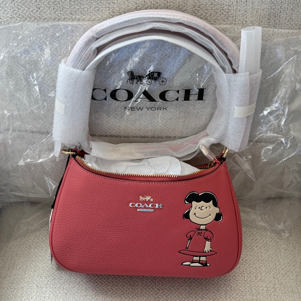 NWT Lucy Coach X Peanuts Teri Shoulder Bag With Lucy
